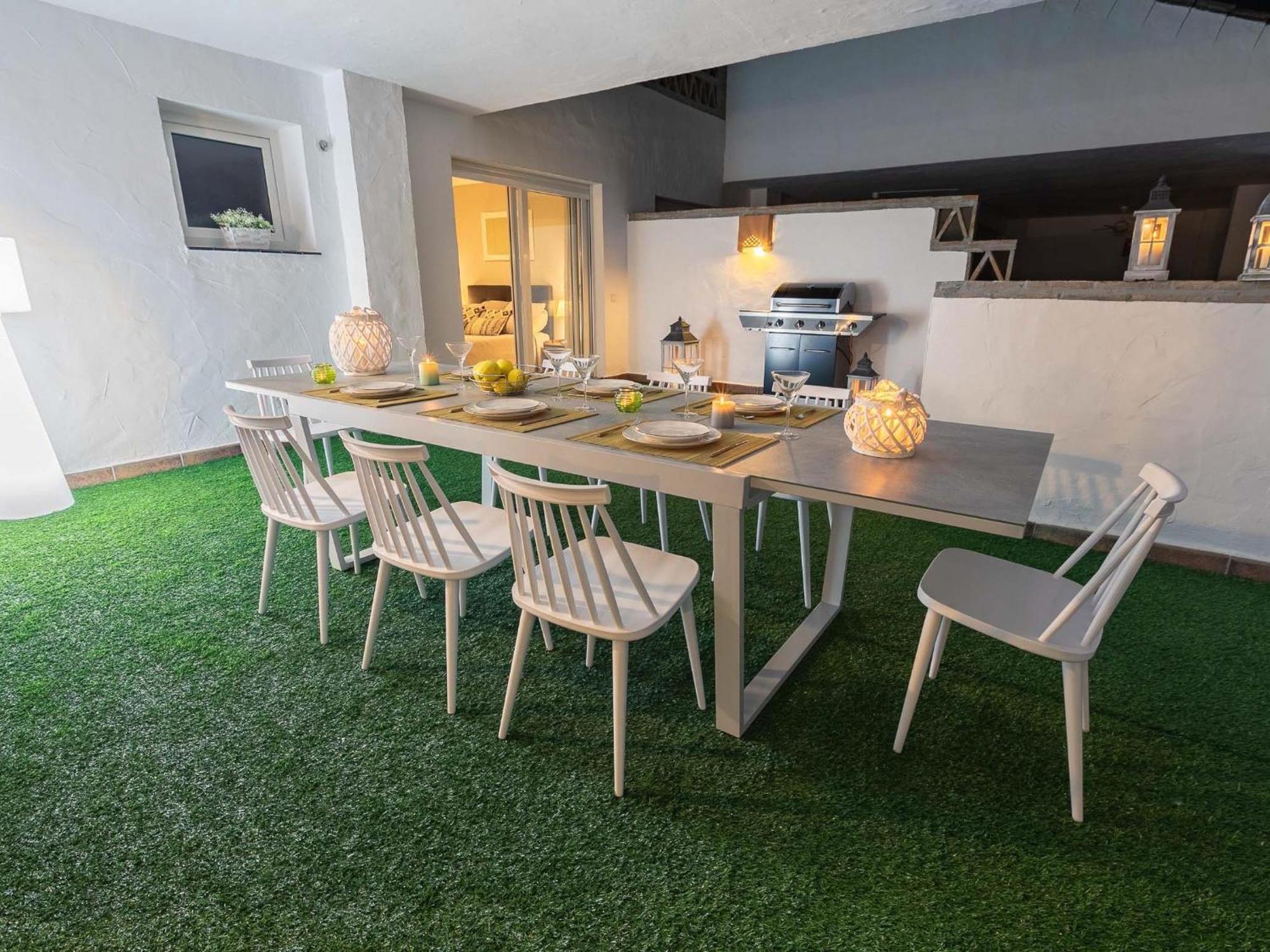 Vacation I Canas Beachfront Haven, Sea View, Jacuzzi, Golden Mile, Duplex Penthouse, 24-7 Security Apartment Marbella