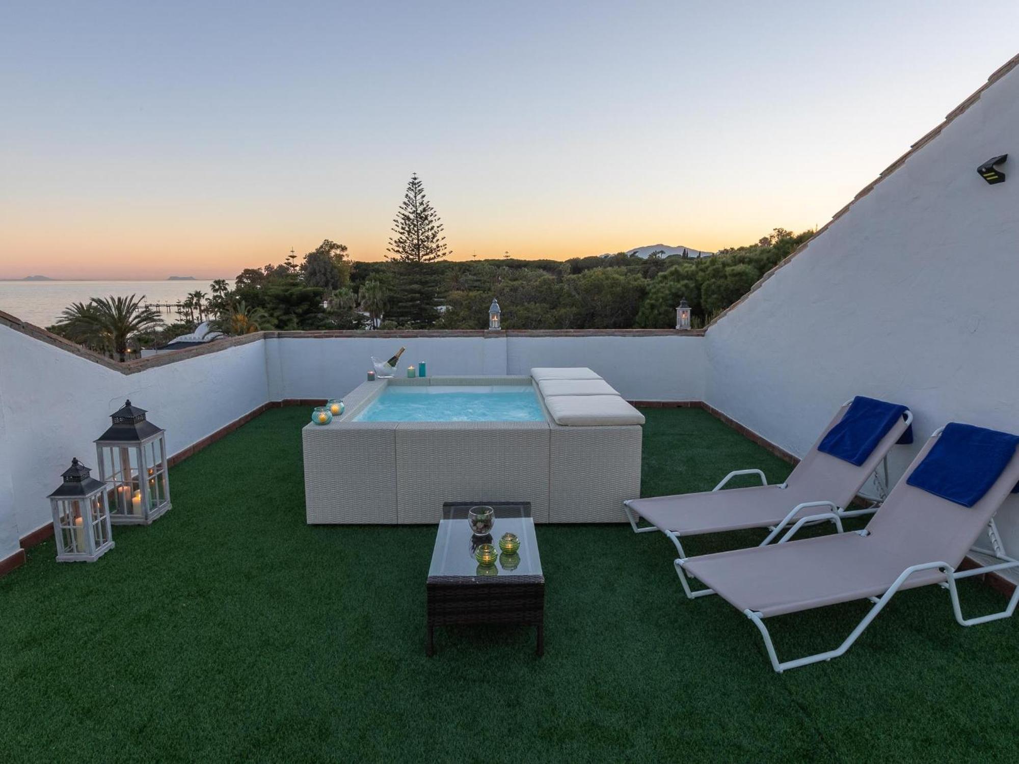 Vacation I Canas Beachfront Haven, Sea View, Jacuzzi, Golden Mile, Duplex Penthouse, 24-7 Security Apartment *