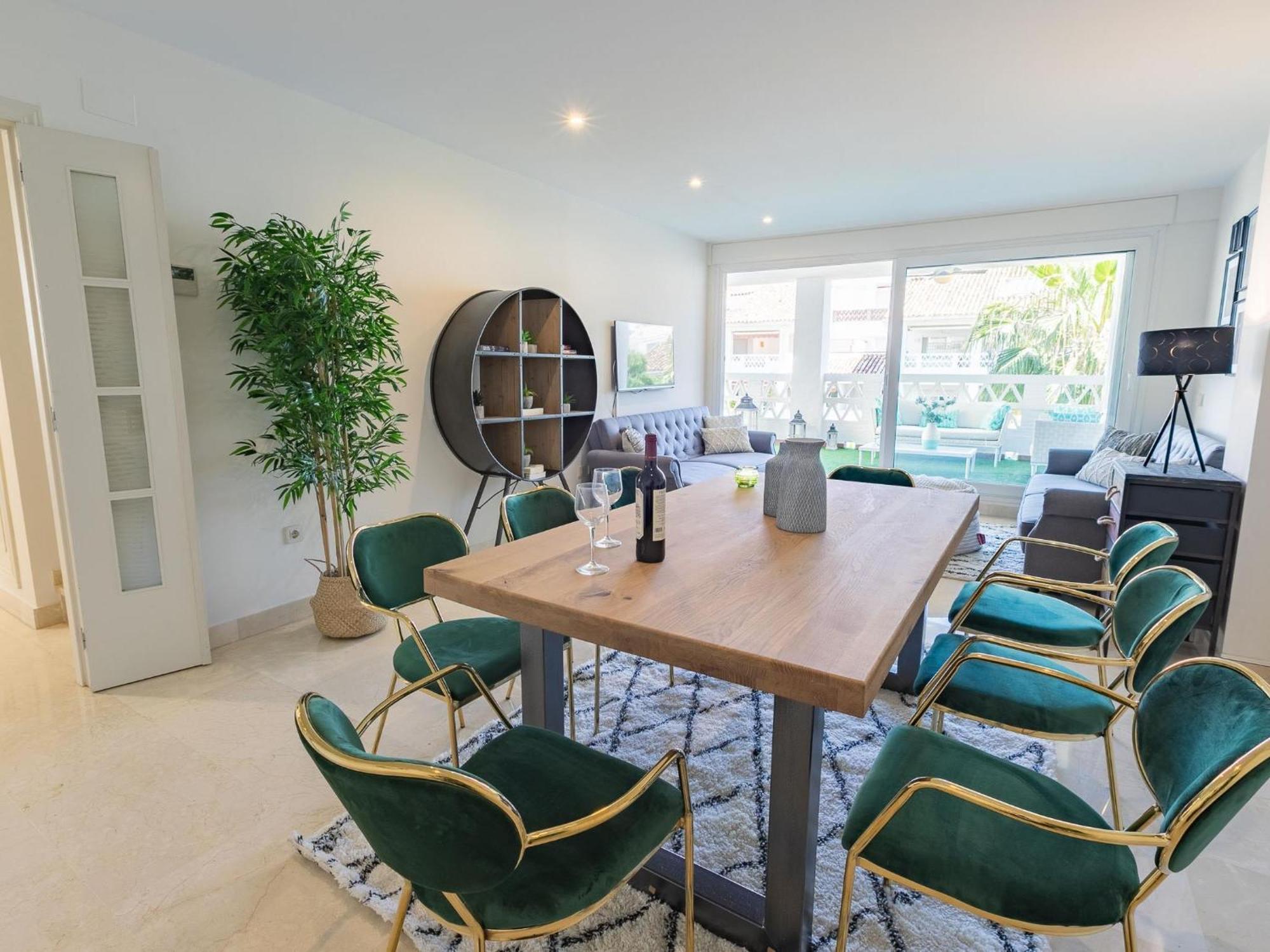 Apartment Vacation I Canas Beachfront Haven, Sea View, Jacuzzi, Golden Mile, Duplex Penthouse, 24-7 Security