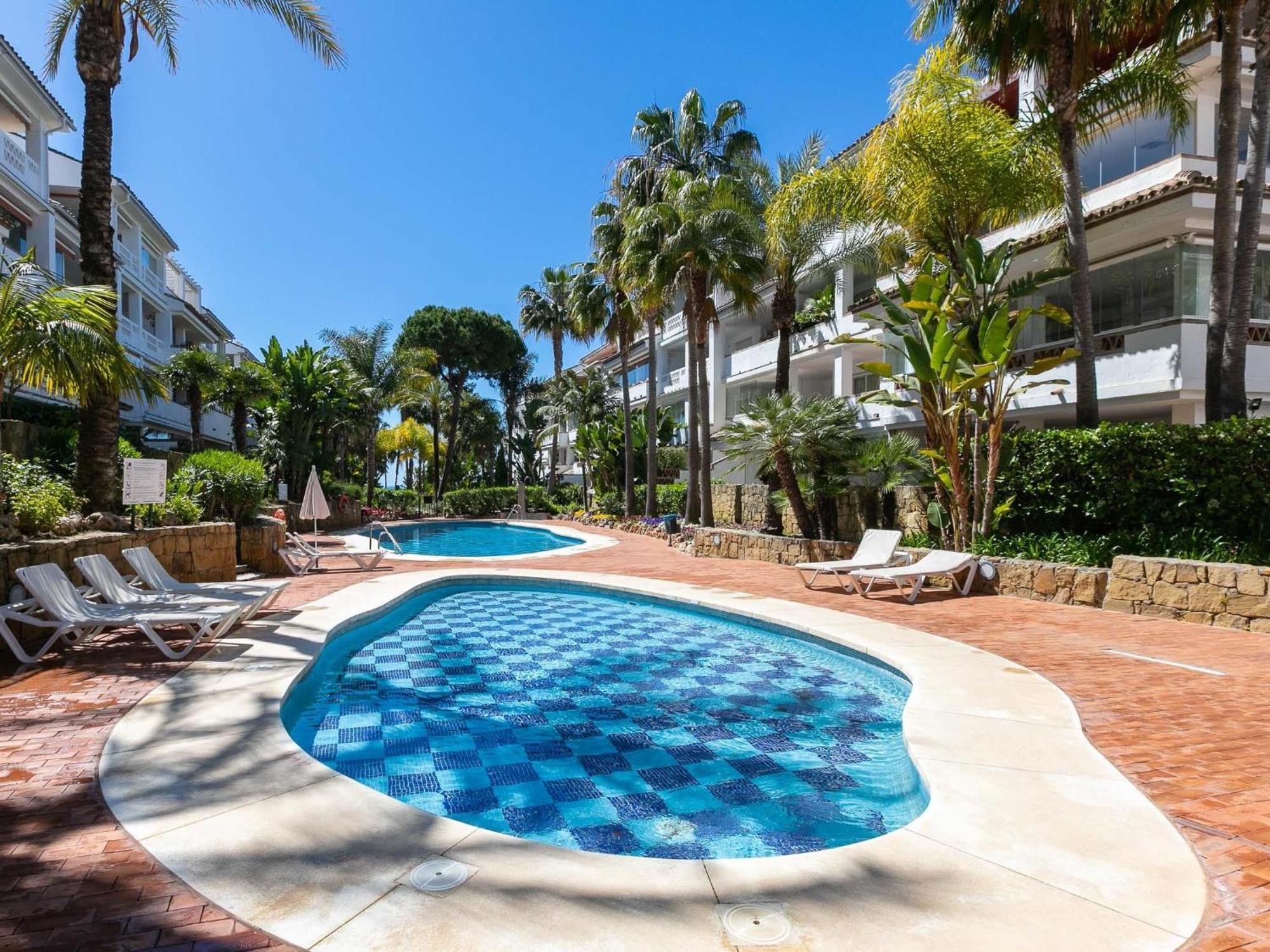 Apartment Vacation I Canas Beachfront Haven, Sea View, Jacuzzi, Golden Mile, Duplex Penthouse, 24-7 Security