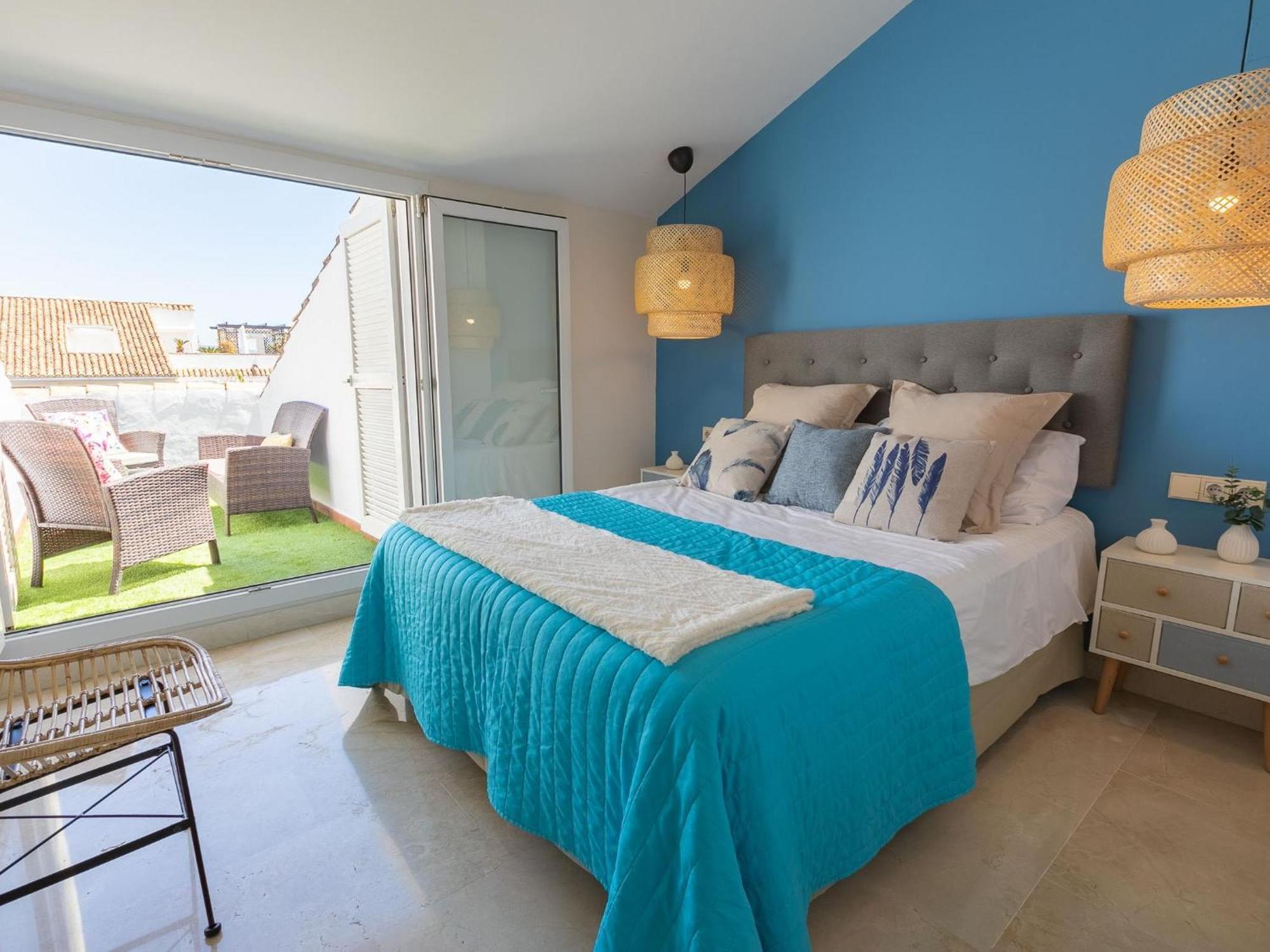 Vacation I Canas Beachfront Haven, Sea View, Jacuzzi, Golden Mile, Duplex Penthouse, 24-7 Security Apartment *