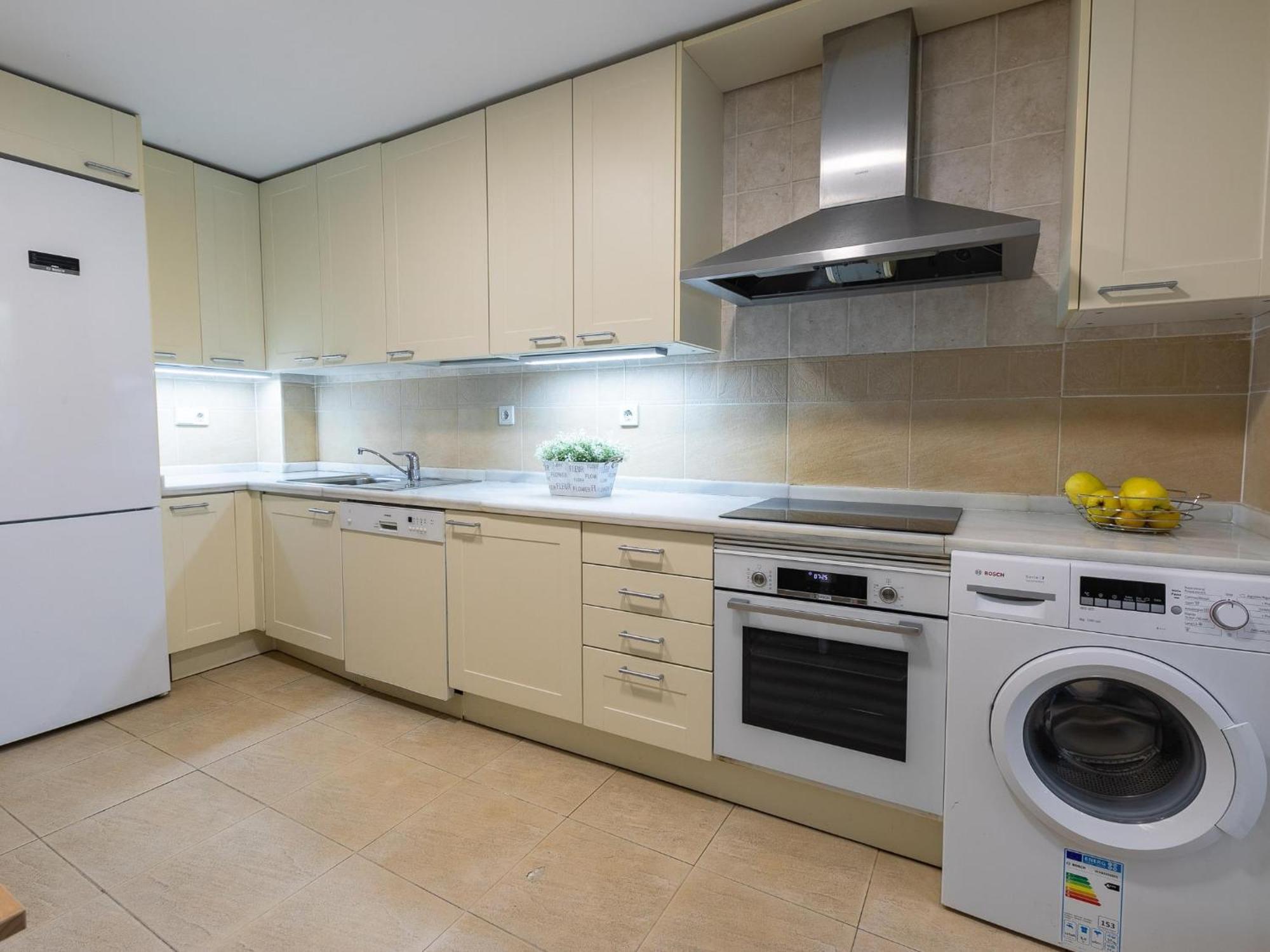Vacation I Canas Beachfront Haven, Sea View, Jacuzzi, Golden Mile, Duplex Penthouse, 24-7 Security *