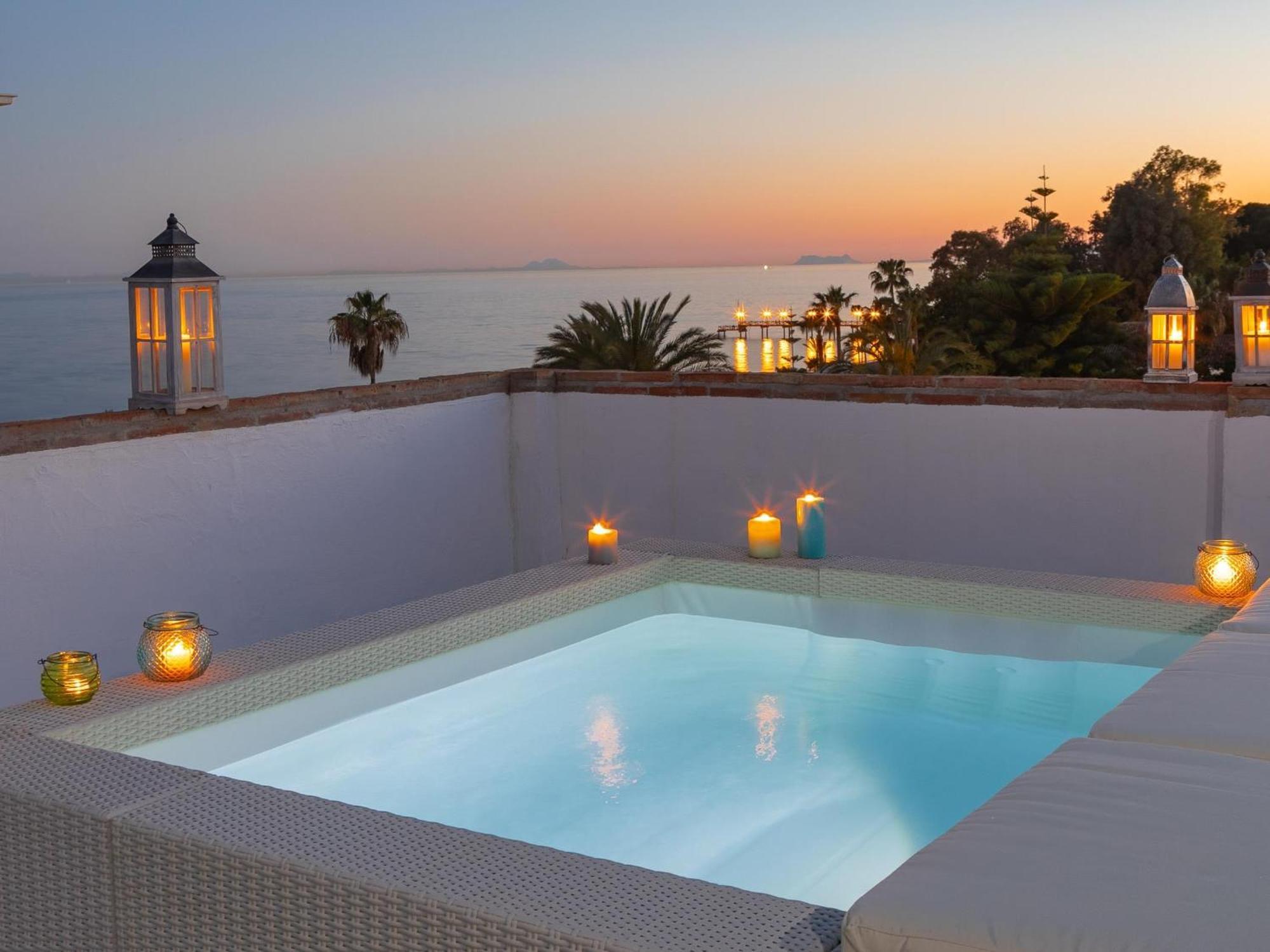 Apartment Vacation I Canas Beachfront Haven, Sea View, Jacuzzi, Golden Mile, Duplex Penthouse, 24-7 Security
