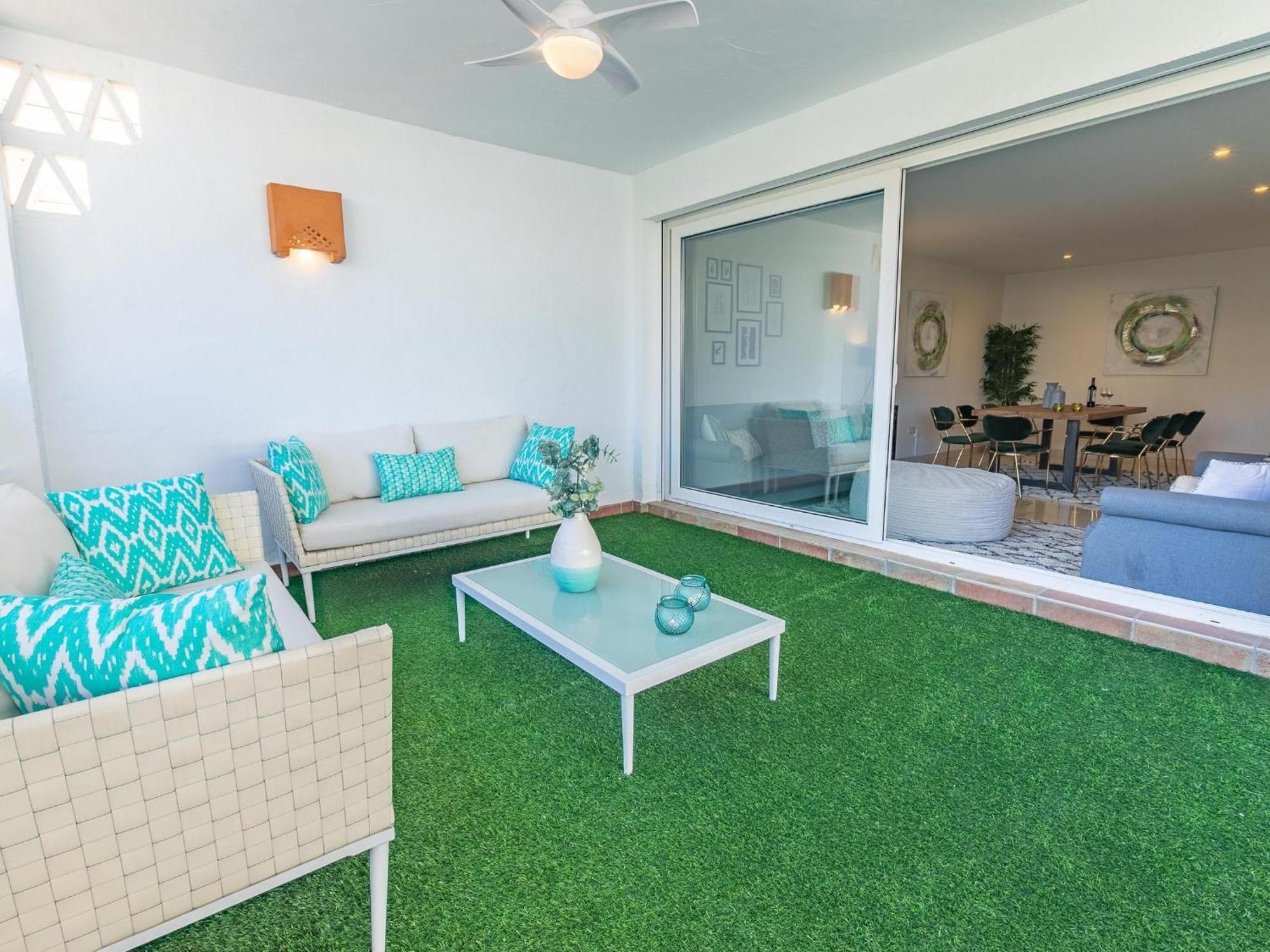 Vacation I Canas Beachfront Haven, Sea View, Jacuzzi, Golden Mile, Duplex Penthouse, 24-7 Security Apartment *