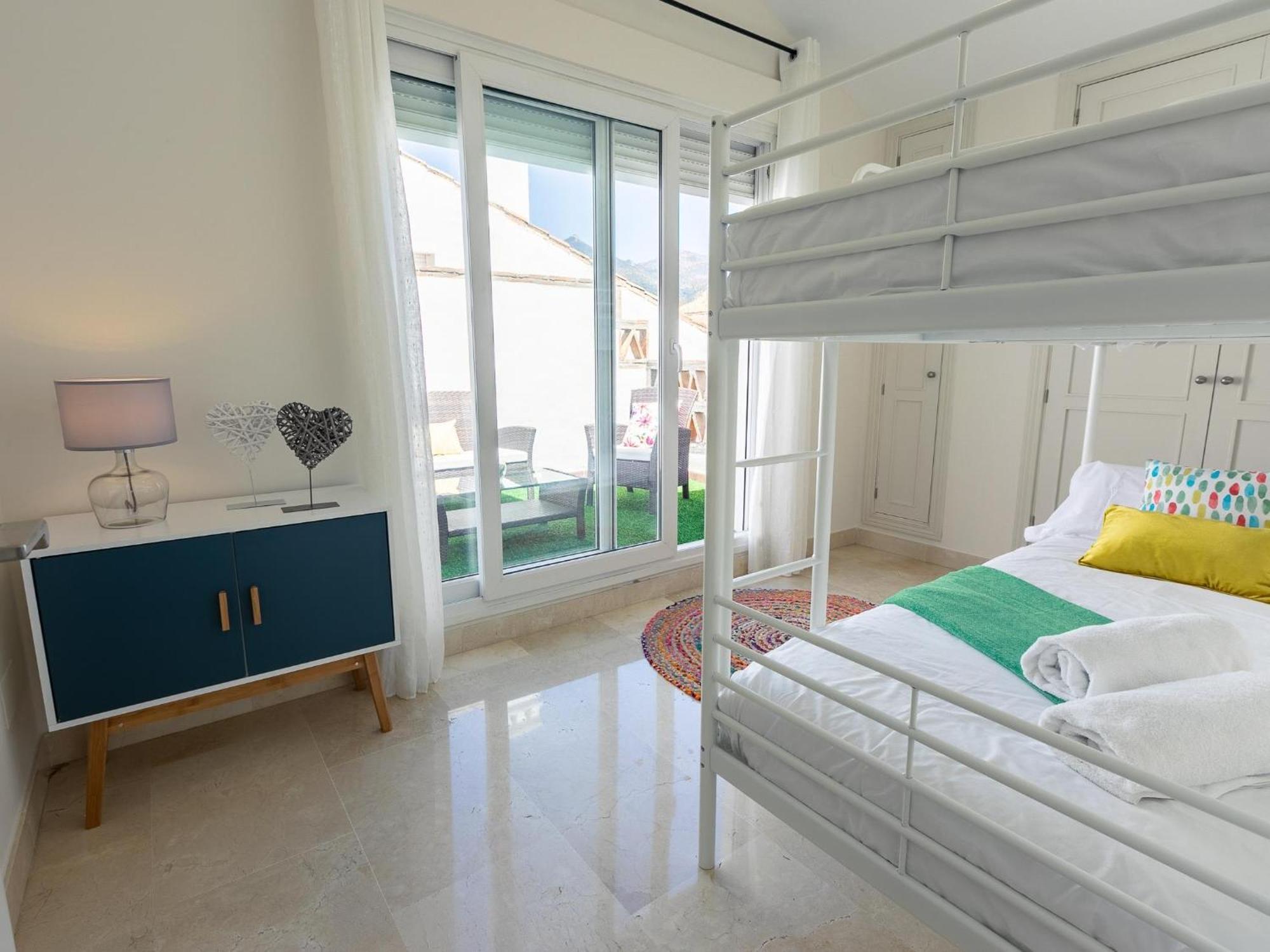 Vacation I Canas Beachfront Haven, Sea View, Jacuzzi, Golden Mile, Duplex Penthouse, 24-7 Security Apartment Marbella