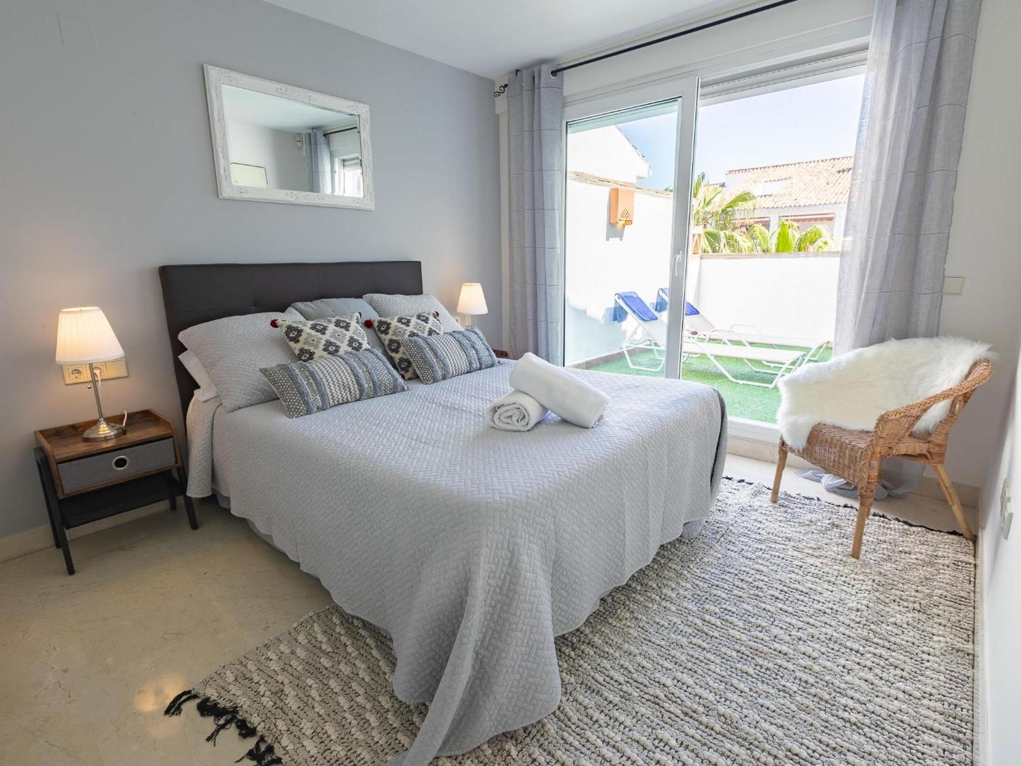Apartment Vacation I Canas Beachfront Haven, Sea View, Jacuzzi, Golden Mile, Duplex Penthouse, 24-7 Security